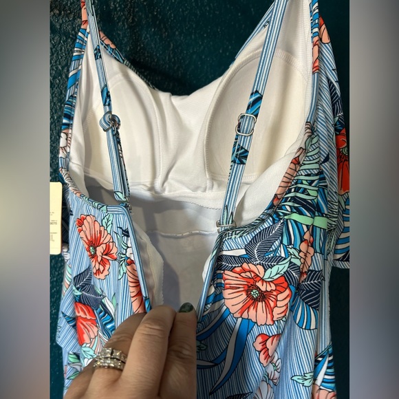 St. John’s Bay swim tank top - Picture 5 of 5